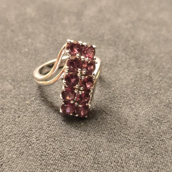 .925 Sterling Silver Wine Garnet Ring Ladies Size 6 - Picture 7 of 7